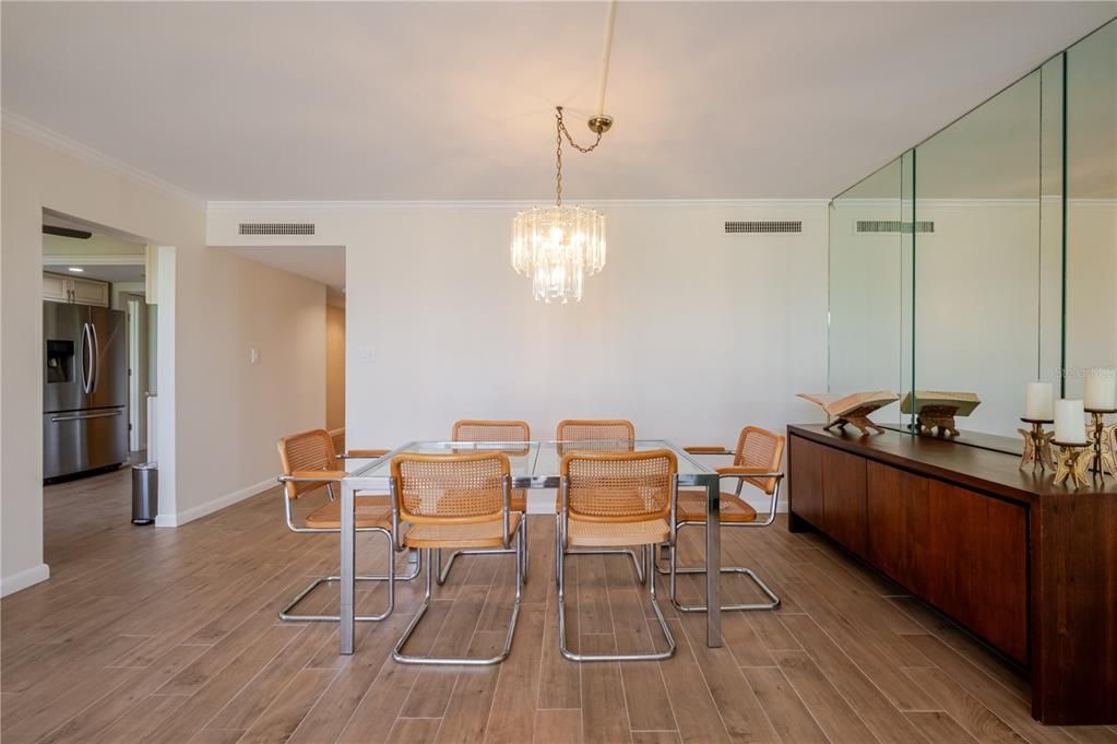 For Sale: $650,137 (2 beds, 2 baths, 1387 Square Feet)