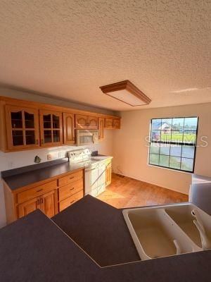 For Sale: $399,000 (3 beds, 1 baths, 2970 Square Feet)