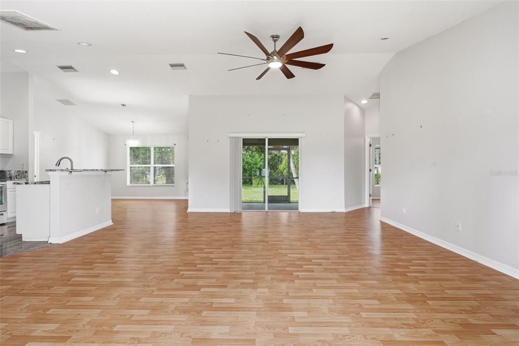 En Venta: $285,000 (3 camas, 2 baños, 1531 Pies cuadrados)