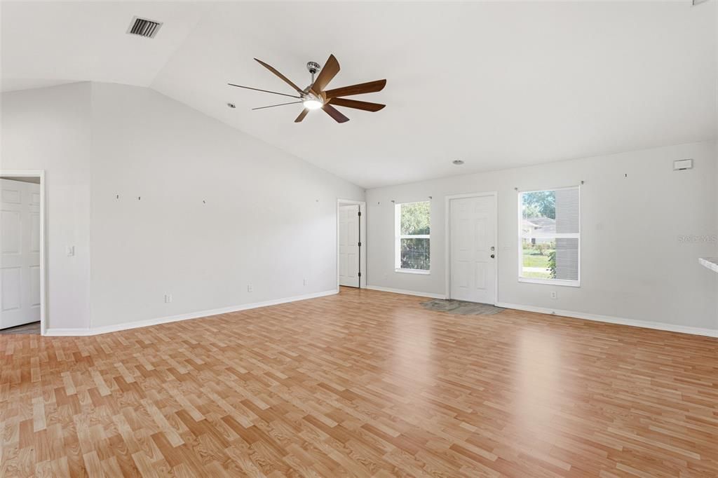 En Venta: $285,000 (3 camas, 2 baños, 1531 Pies cuadrados)