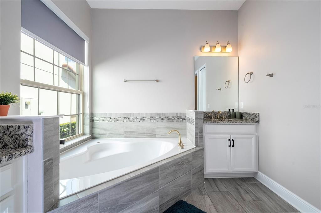 En Venta: $1,350,000 (5 camas, 5 baños, 2899 Pies cuadrados)
