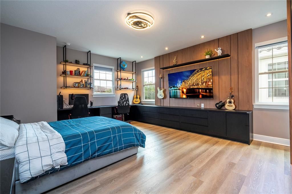 En Venta: $1,350,000 (5 camas, 5 baños, 2899 Pies cuadrados)