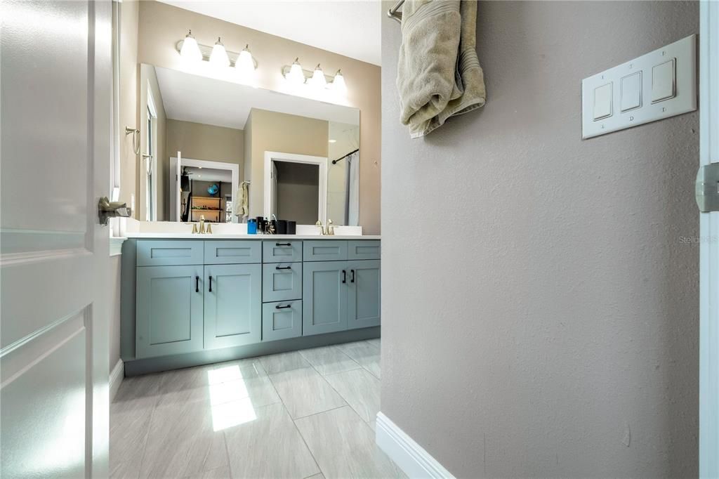 En Venta: $1,350,000 (5 camas, 5 baños, 2899 Pies cuadrados)
