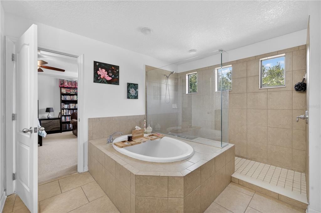 For Sale: $539,999 (4 beds, 2 baths, 2866 Square Feet)