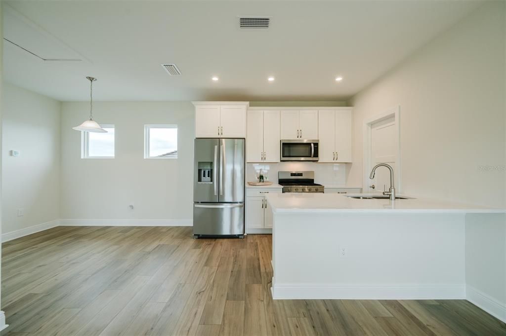 For Rent: $2,000 (1 beds, 1 baths, 800 Square Feet)