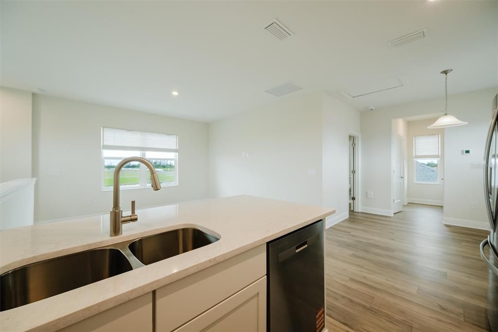 For Rent: $2,000 (1 beds, 1 baths, 800 Square Feet)