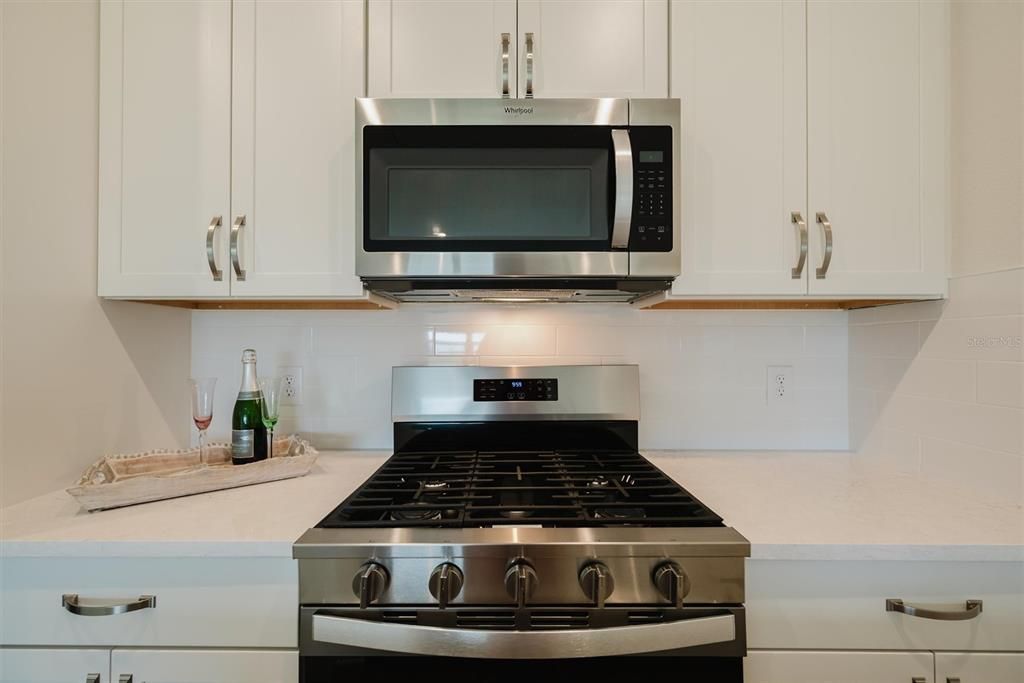 For Rent: $2,000 (1 beds, 1 baths, 800 Square Feet)
