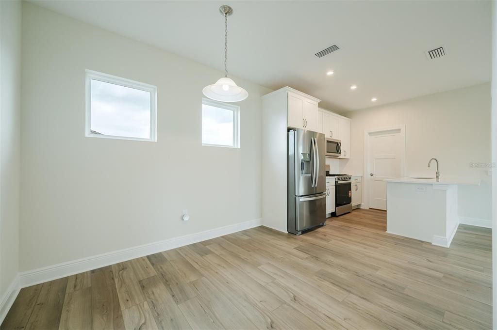 For Rent: $2,000 (1 beds, 1 baths, 800 Square Feet)