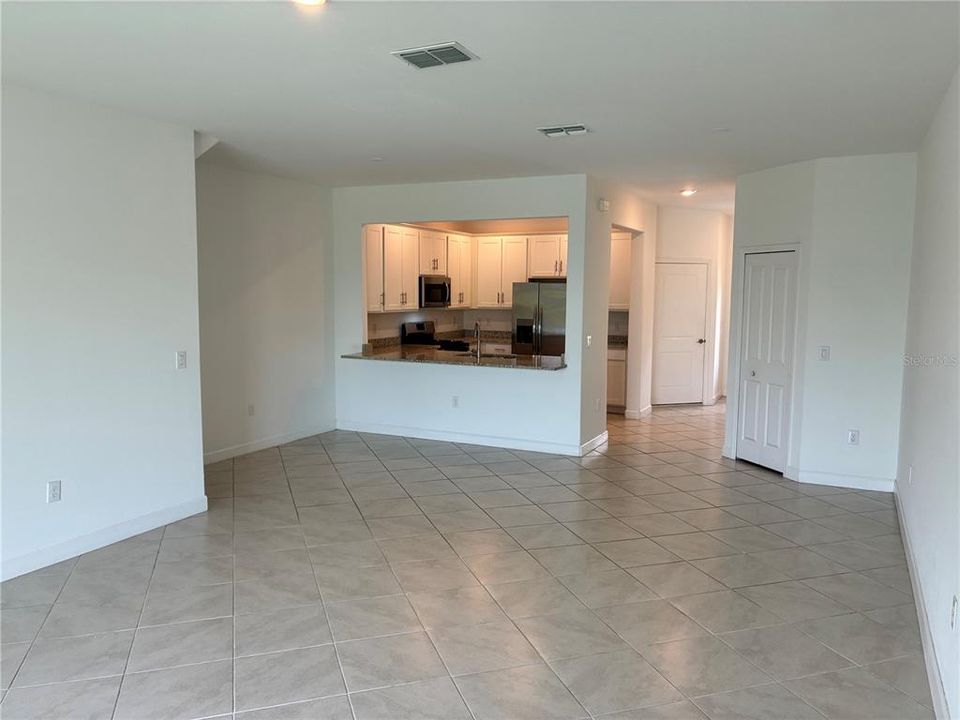 En Venta: $329,000 (3 camas, 2 baños, 1925 Pies cuadrados)