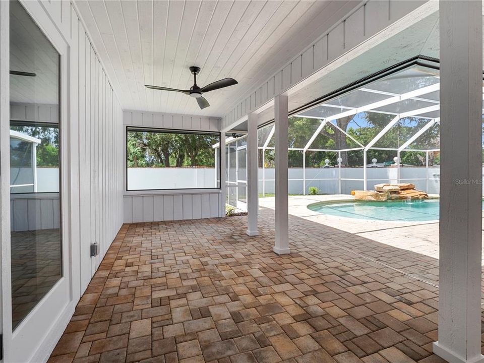 For Sale: $729,900 (3 beds, 3 baths, 2578 Square Feet)