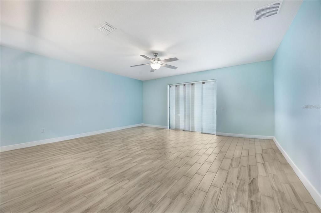 For Rent: $2,400 (4 beds, 2 baths, 2144 Square Feet)