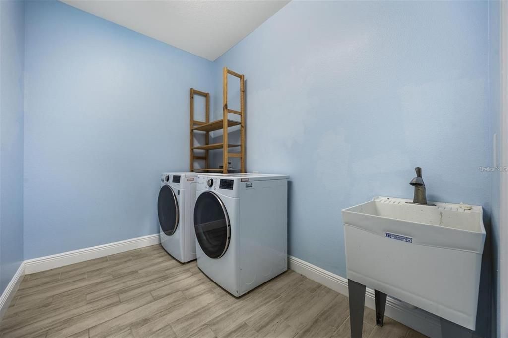 For Rent: $2,400 (4 beds, 2 baths, 2144 Square Feet)