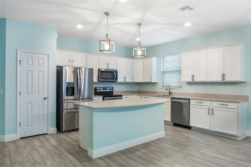 For Rent: $2,400 (4 beds, 2 baths, 2144 Square Feet)