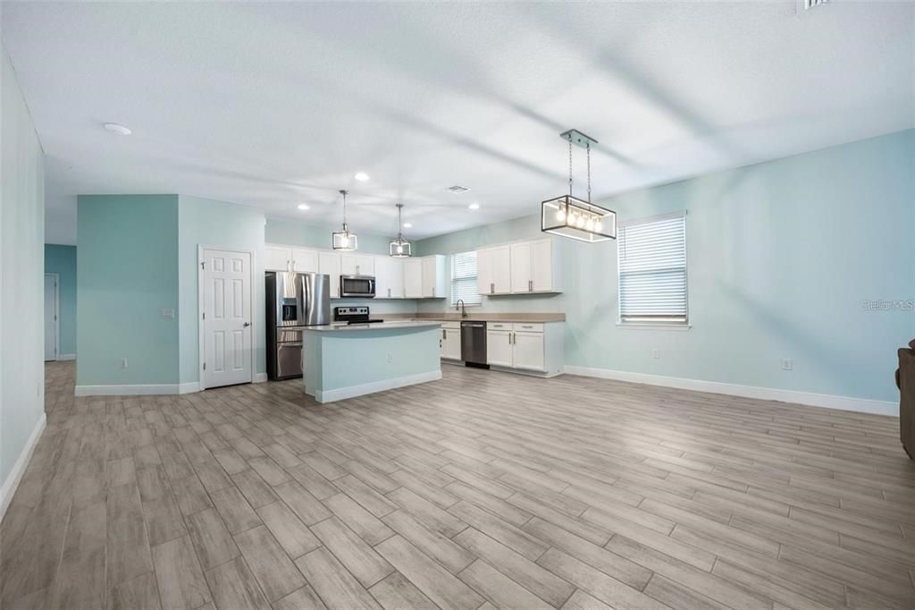 For Rent: $2,400 (4 beds, 2 baths, 2144 Square Feet)