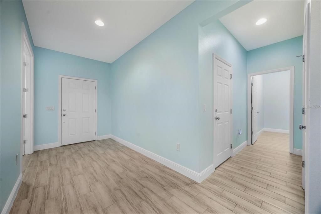 For Rent: $2,400 (4 beds, 2 baths, 2144 Square Feet)