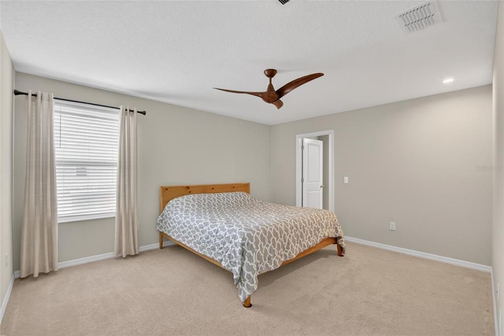 For Sale: $338,999 (4 beds, 2 baths, 1914 Square Feet)
