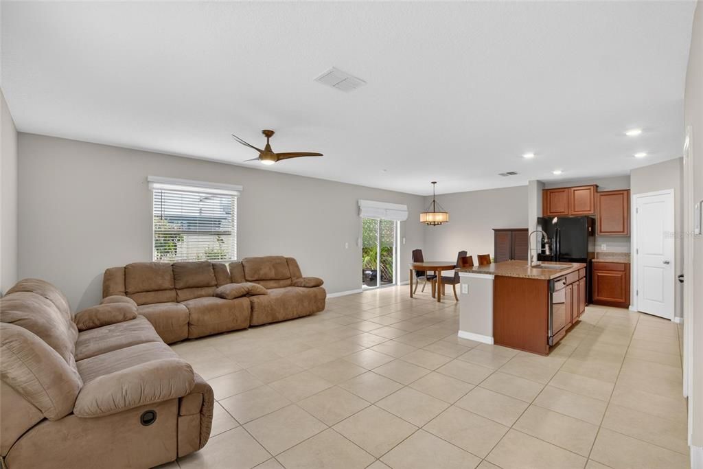 For Sale: $338,999 (4 beds, 2 baths, 1914 Square Feet)