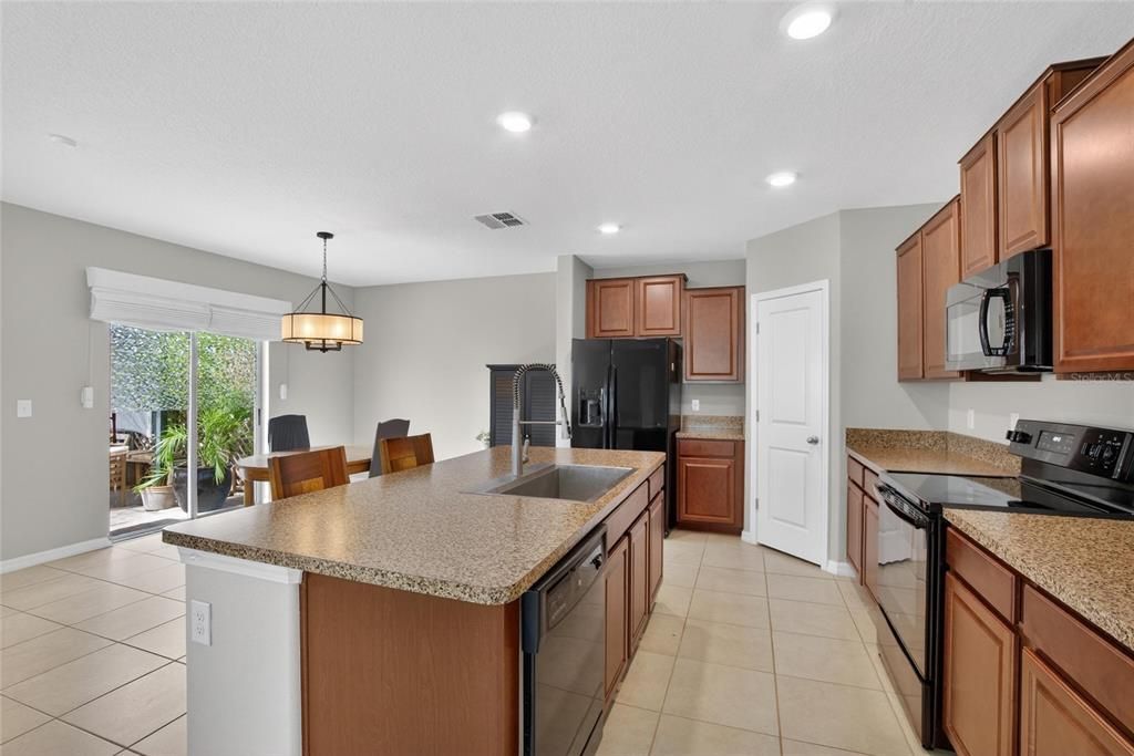 For Sale: $338,999 (4 beds, 2 baths, 1914 Square Feet)