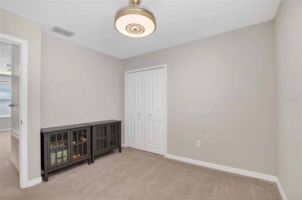 For Sale: $338,999 (4 beds, 2 baths, 1914 Square Feet)