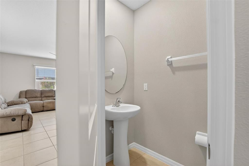 For Sale: $338,999 (4 beds, 2 baths, 1914 Square Feet)