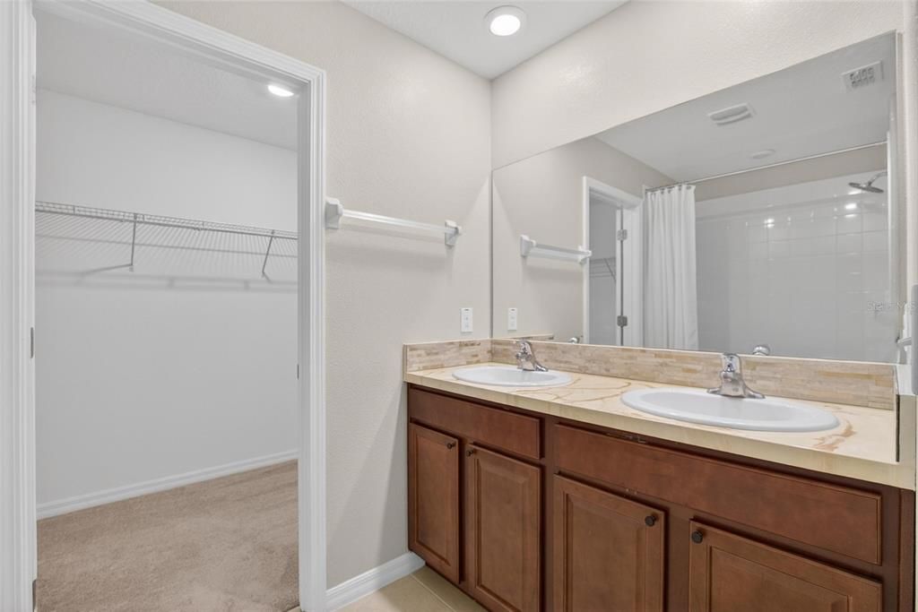 For Sale: $338,999 (4 beds, 2 baths, 1914 Square Feet)