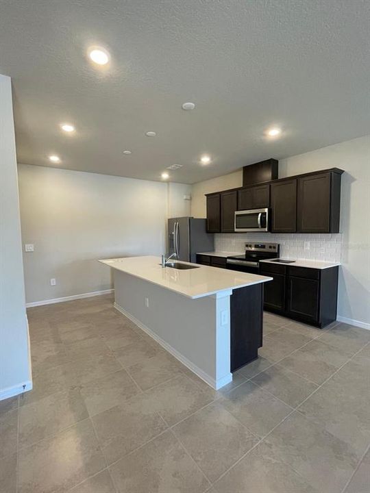 En Venta: $369,000 (3 camas, 2 baños, 1553 Pies cuadrados)