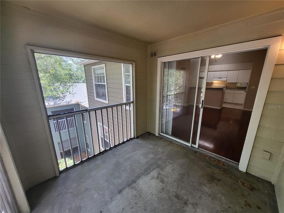 For Sale: $157,500 (2 beds, 2 baths, 874 Square Feet)