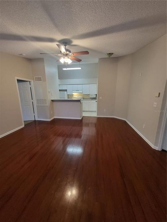 For Sale: $157,500 (2 beds, 2 baths, 874 Square Feet)