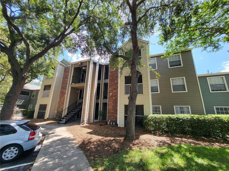 For Sale: $157,500 (2 beds, 2 baths, 874 Square Feet)