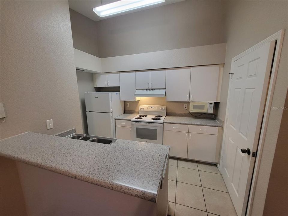 For Sale: $157,500 (2 beds, 2 baths, 874 Square Feet)