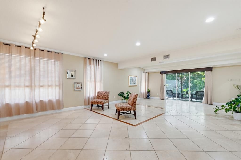 For Rent: $2,250 (3 beds, 2 baths, 2138 Square Feet)