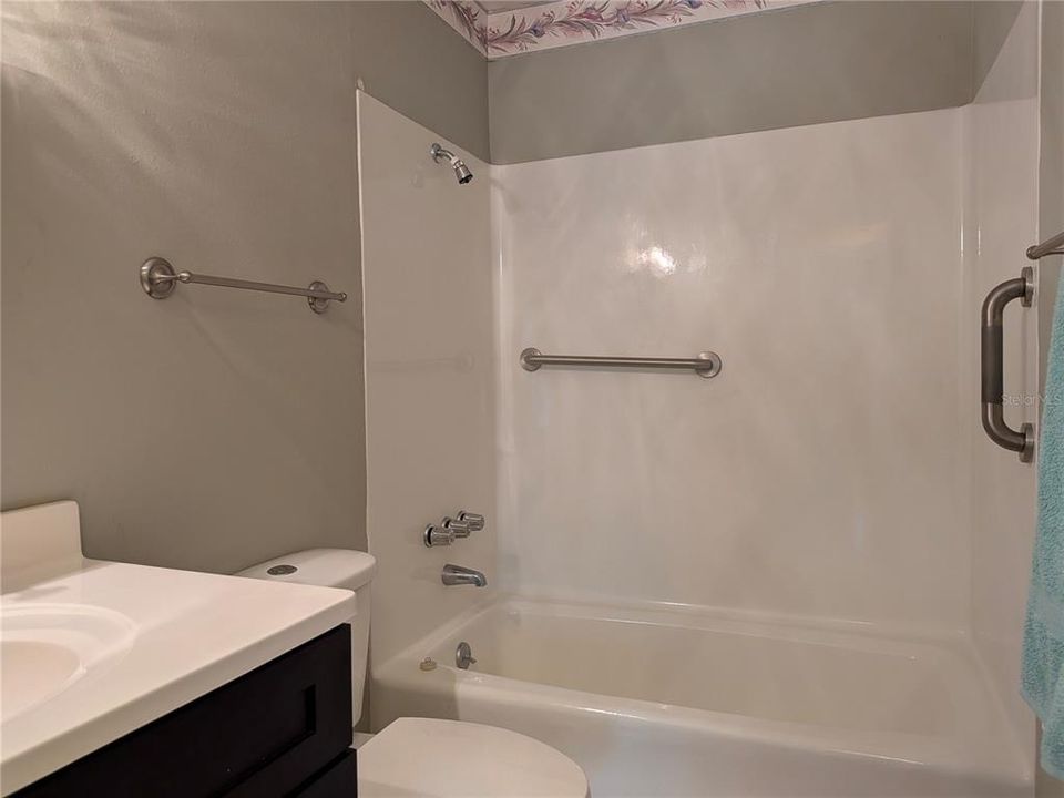 На продажу: $92,500 (2 спален, 2 ванн, 1035 Квадратных фут)