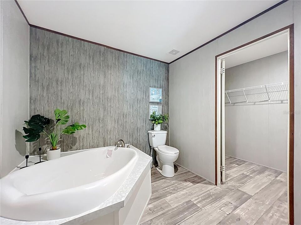 For Sale: $249,900 (4 beds, 2 baths, 1768 Square Feet)
