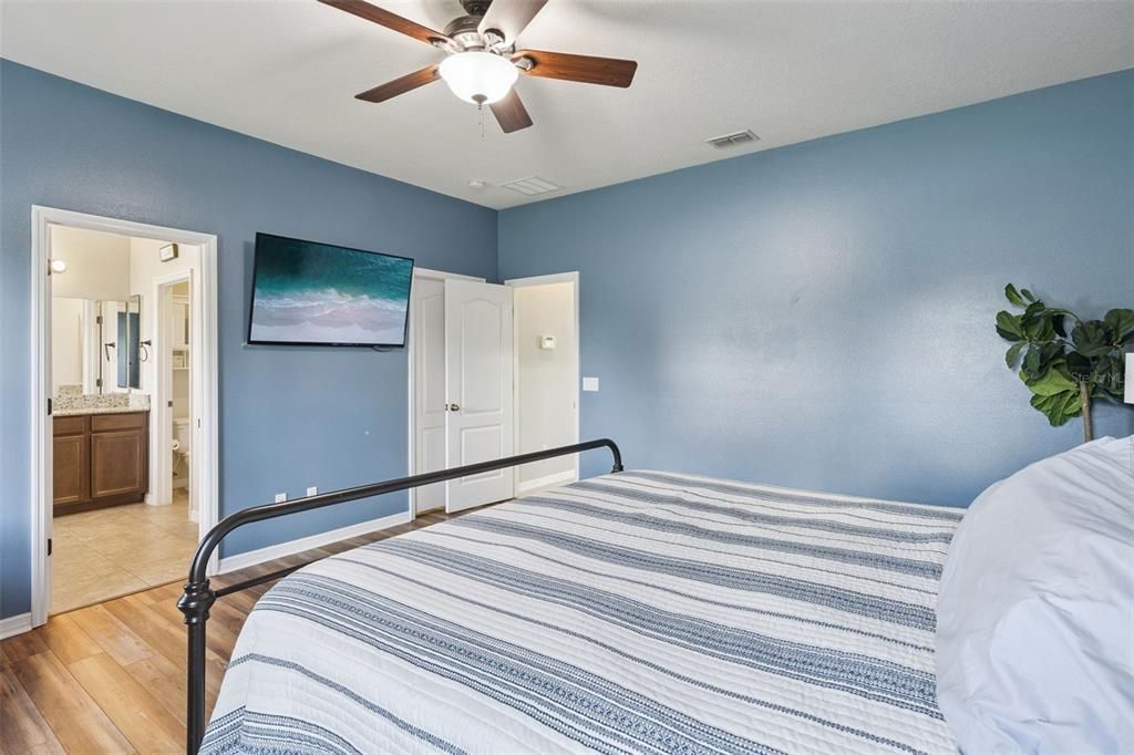 For Sale: $509,000 (4 beds, 2 baths, 2383 Square Feet)