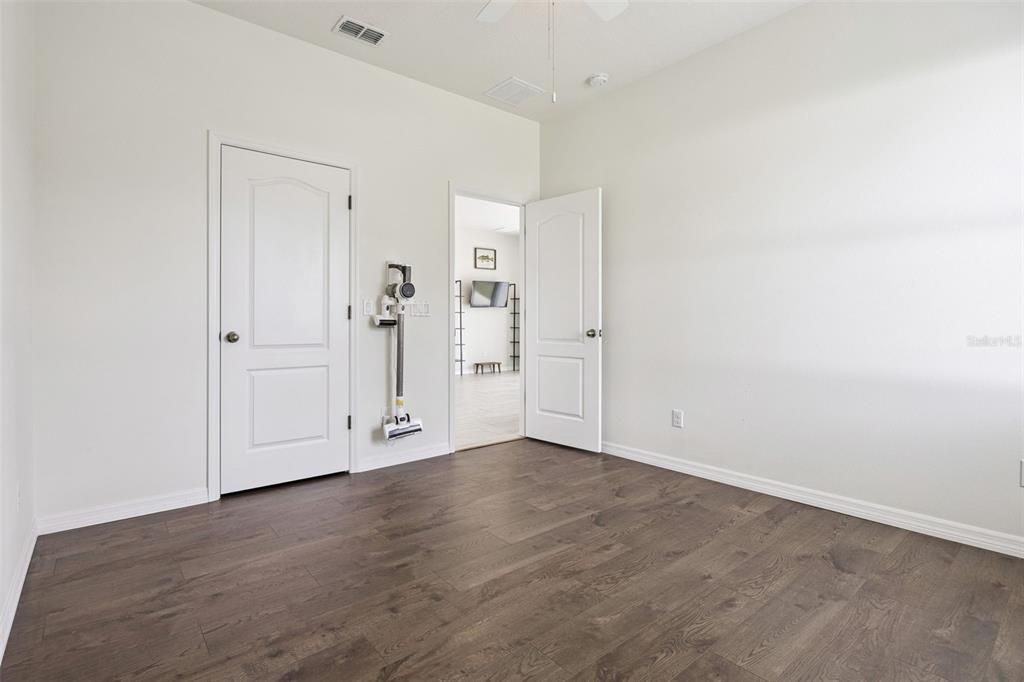For Sale: $509,000 (4 beds, 2 baths, 2383 Square Feet)