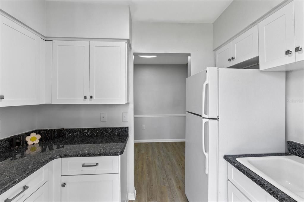 На продажу: $439,900 (2 спален, 1 ванн, 816 Квадратных фут)