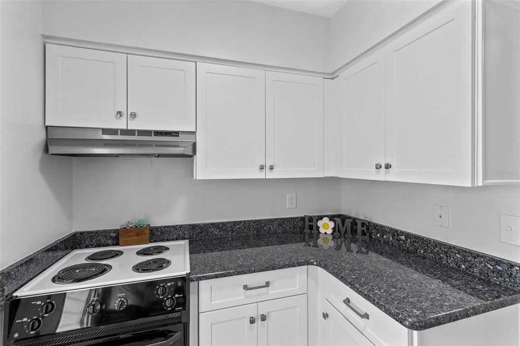 На продажу: $439,900 (2 спален, 1 ванн, 816 Квадратных фут)