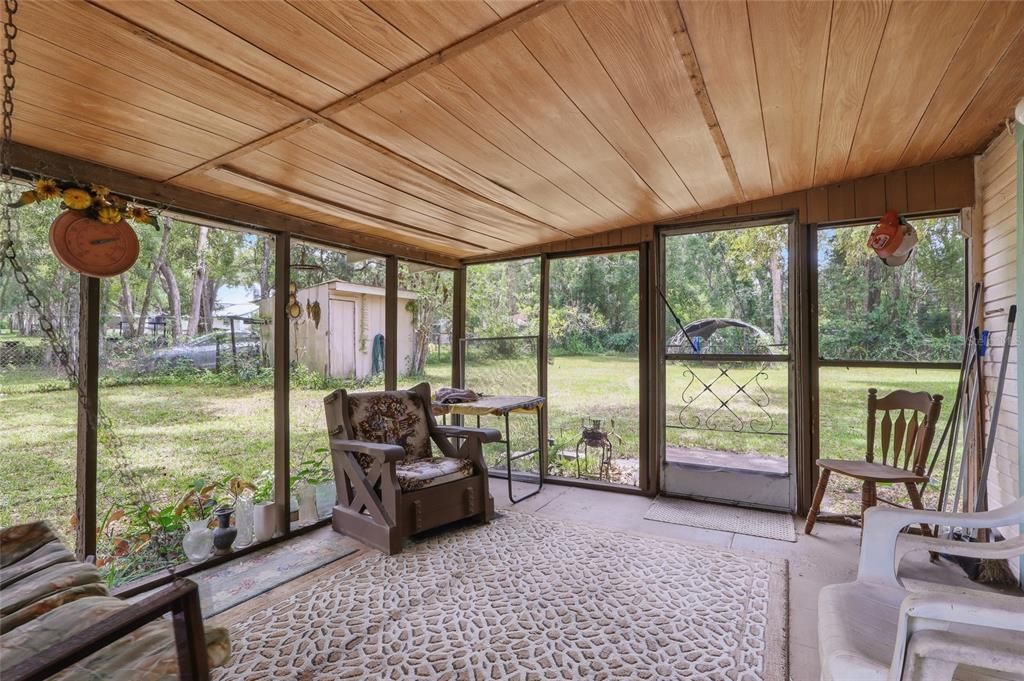 For Sale: $121,500 (2 beds, 1 baths, 875 Square Feet)