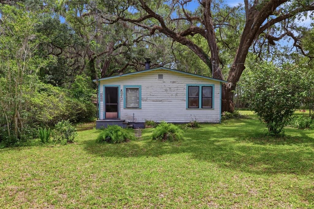 For Sale: $121,500 (2 beds, 1 baths, 875 Square Feet)