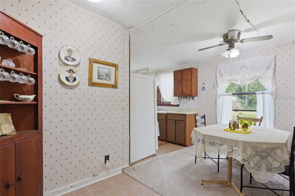 For Sale: $121,500 (2 beds, 1 baths, 875 Square Feet)