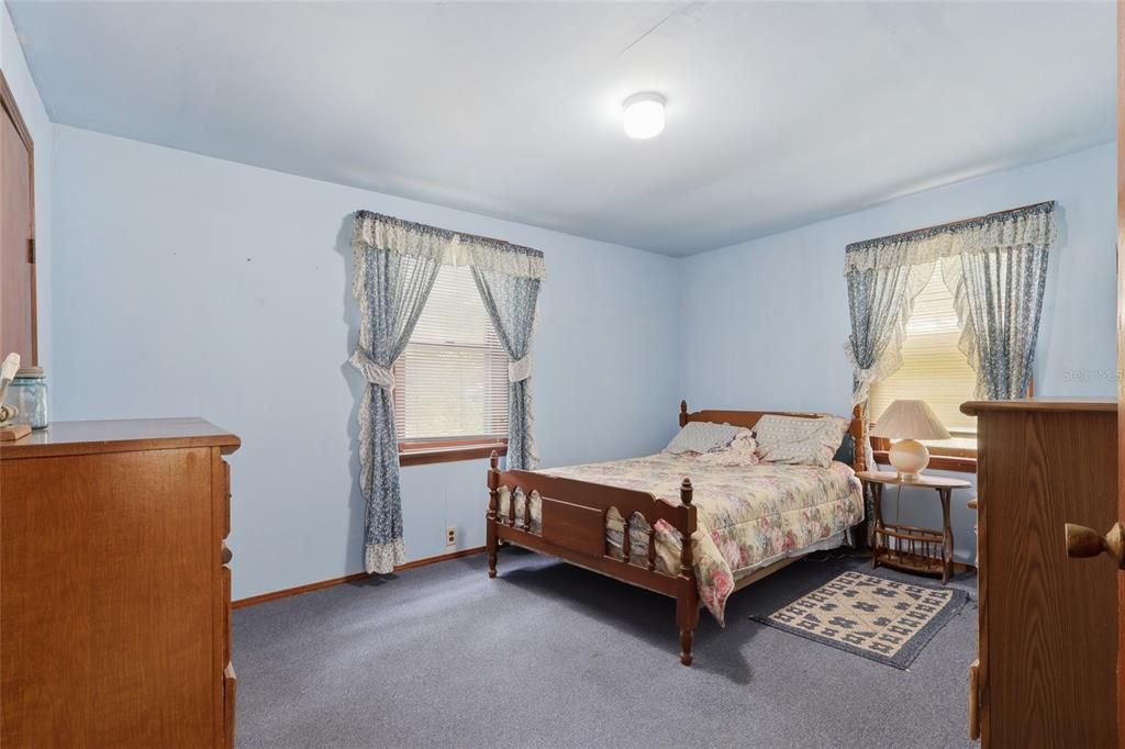 For Sale: $121,500 (2 beds, 1 baths, 875 Square Feet)