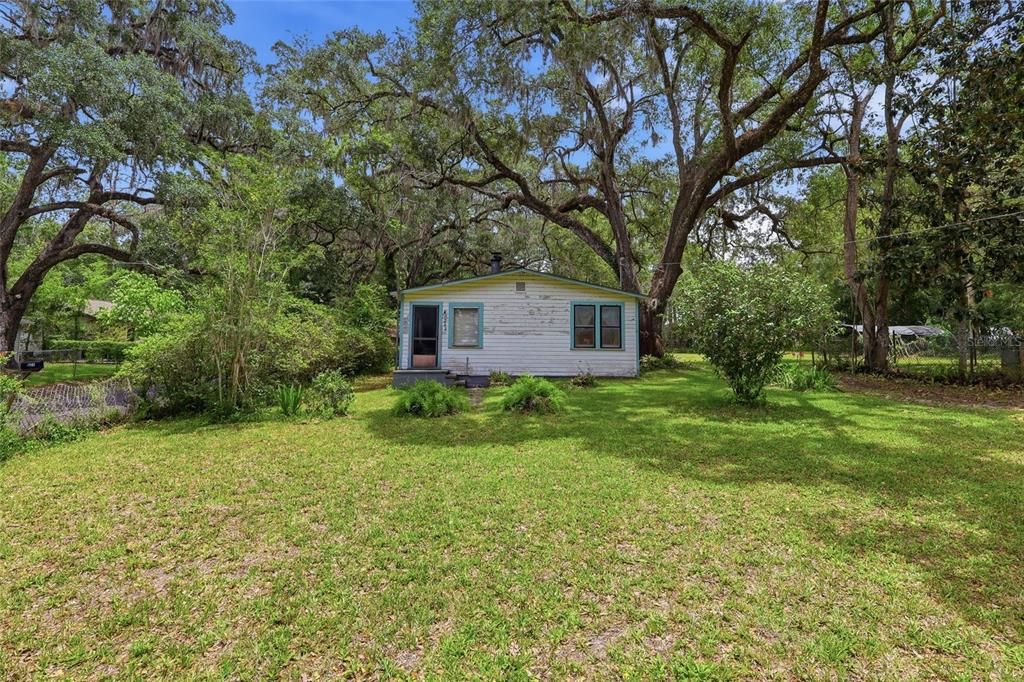 For Sale: $121,500 (2 beds, 1 baths, 875 Square Feet)