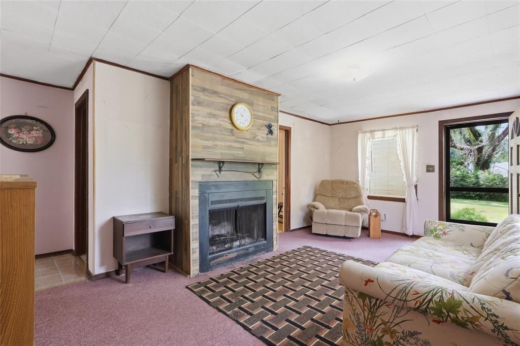 For Sale: $121,500 (2 beds, 1 baths, 875 Square Feet)