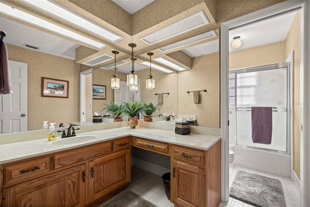 На продажу: $648,990 (4 спален, 2 ванн, 3144 Квадратных фут)