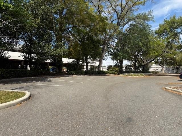 En Venta: $750,000 (0.89 acres)