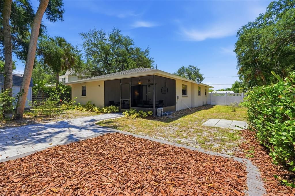 For Sale: $589,000 (3 beds, 2 baths, 1519 Square Feet)