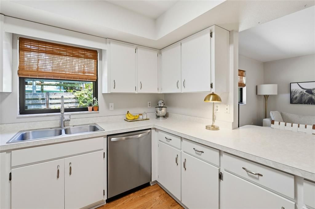 For Sale: $589,000 (3 beds, 2 baths, 1519 Square Feet)