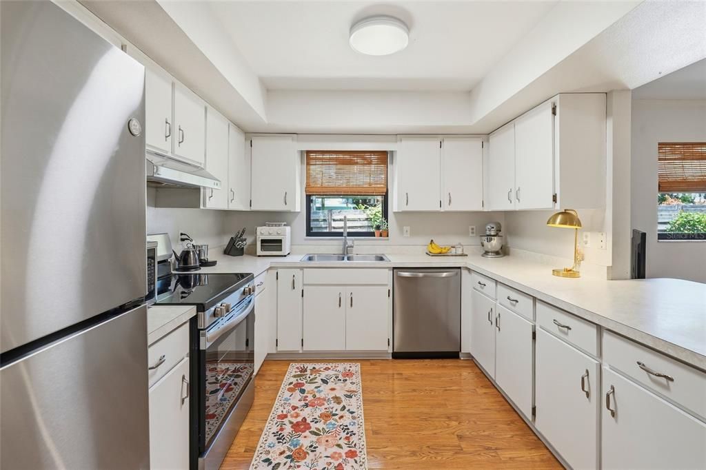 For Sale: $589,000 (3 beds, 2 baths, 1519 Square Feet)