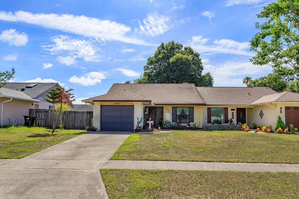 For Sale: $299,000 (3 beds, 2 baths, 1079 Square Feet)