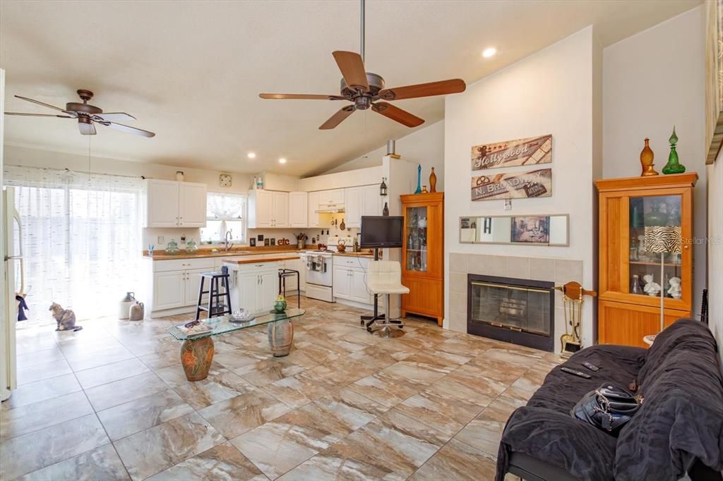 For Sale: $299,000 (3 beds, 2 baths, 1079 Square Feet)